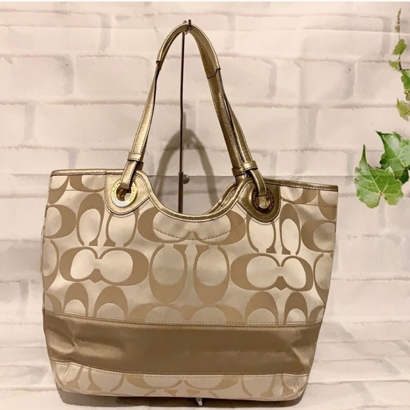 🌺COACH F19565 🌺 LIGHT KHAKI GOLD SIGNATURE LOGO LARGE BECK TOTE MSRP $298 - Picture 1 of 5